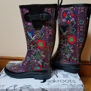 Gently used printed rain boots
